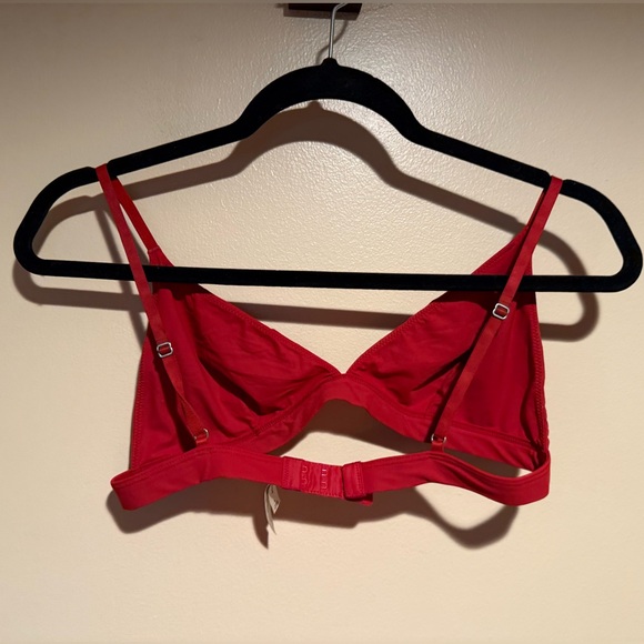 Babaton original contour Triangle Bralette Size large - Picture 6 of 7